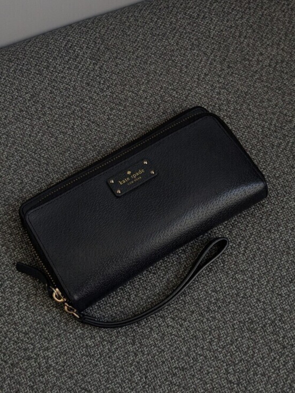 Kate Spade Grove Street Anita black leather wristlet style wallet
